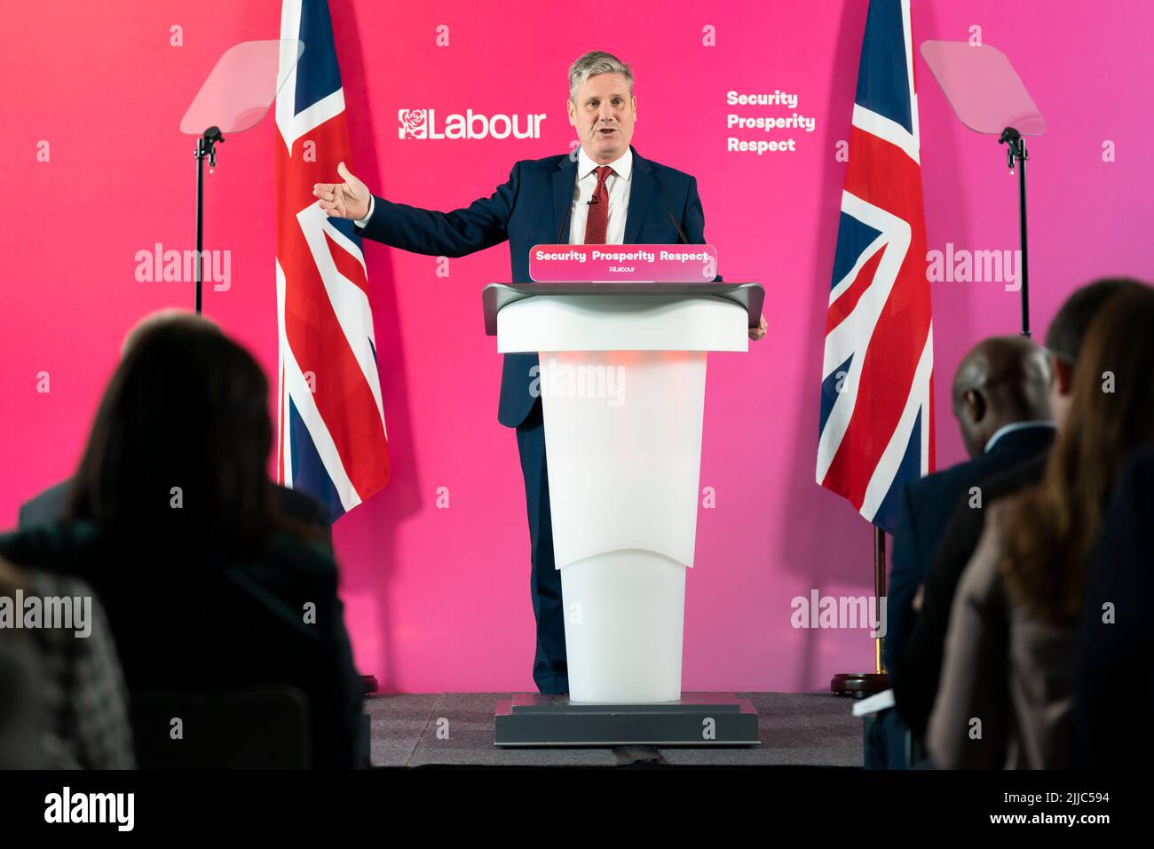 Der Labour-Vorsitzende Sir Keir Starmer hält im Rahmen eines zweitägigen Besuchs in Liverpool eine Rede über Labours Pläne zur Ankurbelung der britischen Wirtschaft im Spine-Gebäude, Paddington Village. Bilddatum: Montag, 25. Juli 2022. Stockfoto