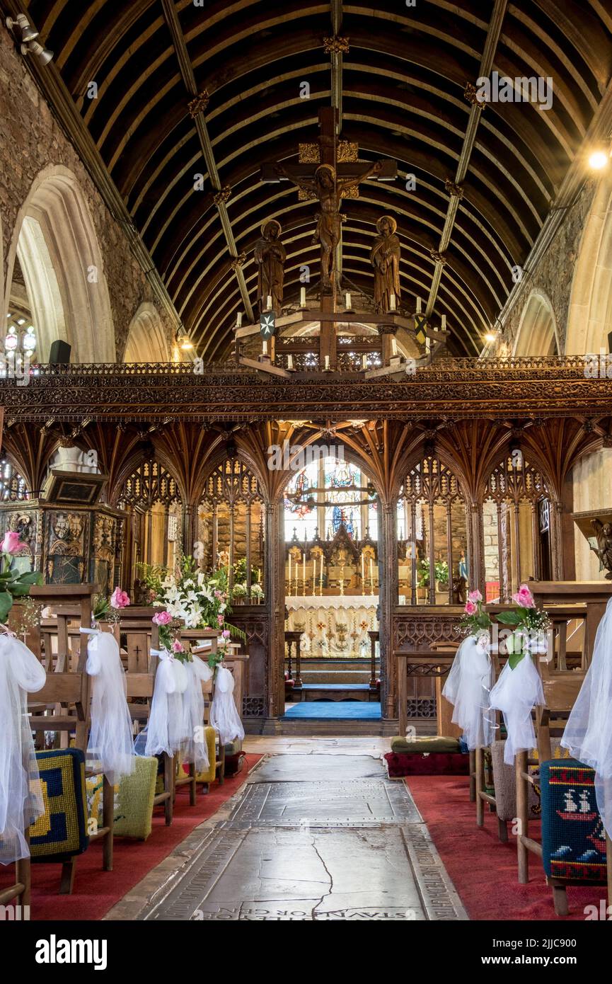 Die wunderschöne mittelalterliche Cockington Kirche vor der Hochzeit in Devon, England Stockfoto