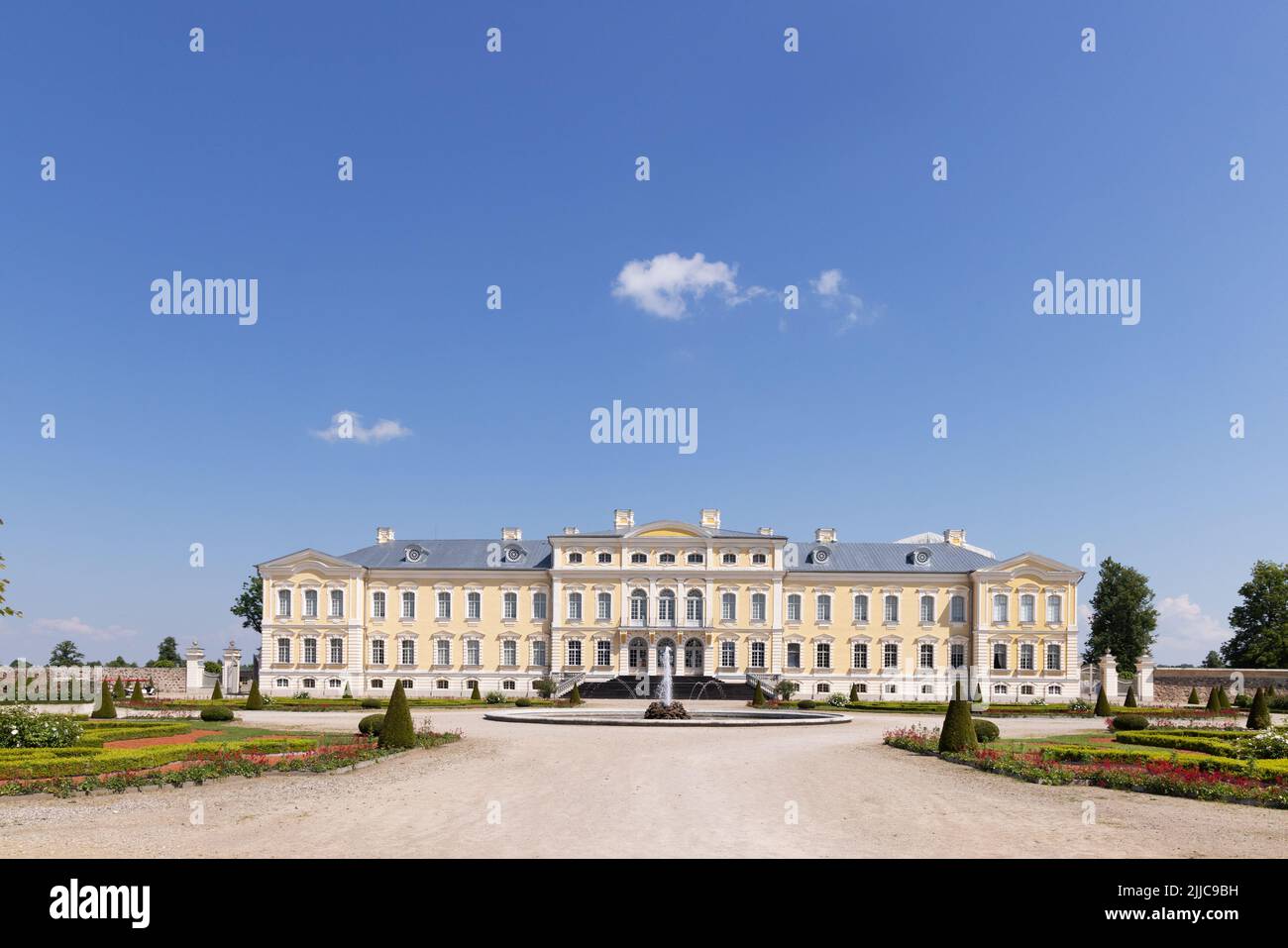 Rundale Palace, Lettland; ein barocker Palast aus dem 18.. Jahrhundert, der 1700s von Ernst Johann von Biron erbaut wurde und heute Museum und Garten ist, Lettland, Europa Stockfoto