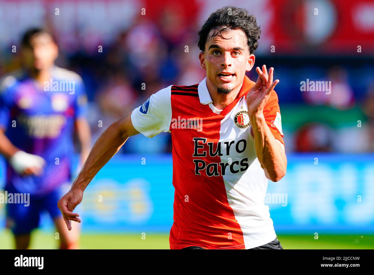 Rom, Niederlande: 24. Juli 2022, 24. Juli 2022, Rom, Niederlande: Mohamed Taabouni von Feyenoord während des Vorsaison-Fußballspiels zwischen Feyenoord und Olympique Lyonnais am 24. Juli 2022 im Stadion Feyenoord in Rotterdam, Niederlande - Foto Geert Van Erven/DPPI/LiveMedia. (Bild: © Geert Van Erven/LPS via ZUMA Press) Stockfoto