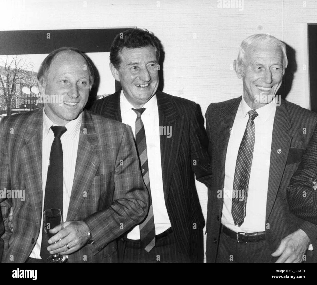 Stuttgart, Deutschland. 13. Jan, 2021. firo: 1986 Fußball-Legenden firo Fußball, Fußball, 26.08.1986 FC Schalke 04 Feier Uwe Seeler, Fritz Walter und rechts Hermann Eppenhoff Credit: dpa/Alamy Live News Stockfoto