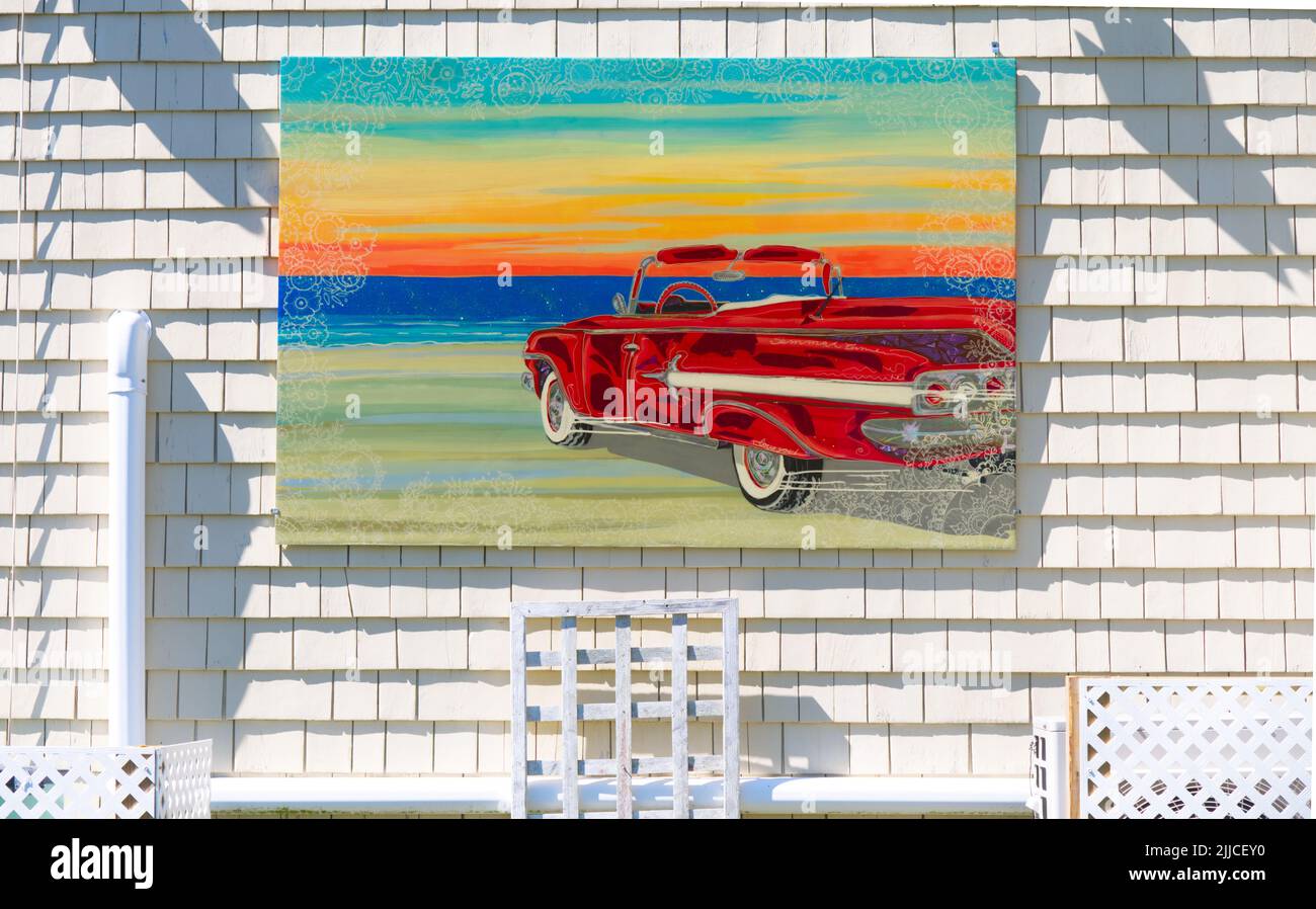 Kunstwerke, die außerhalb eines Künstlerladens in Dennis Village, Massachusetts, am Cape Cod, USA, ausgestellt werden Stockfoto
