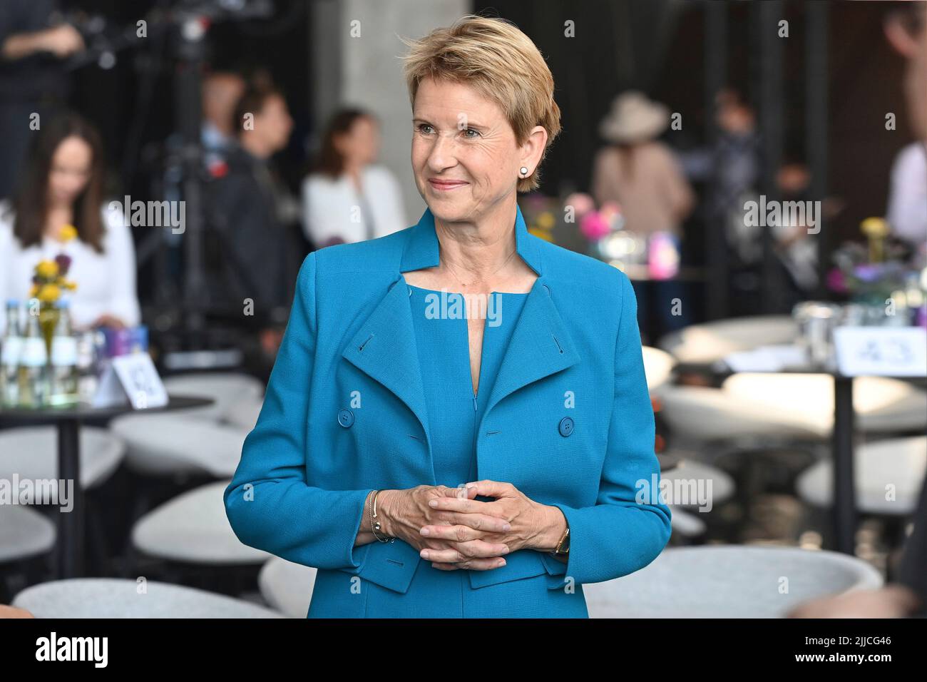 Susanne KLATTEN (reichste Frau in Deutschland), (Unternehmerin und Großaktionärin von BMW), Einzelbild, Schnitt Einzelmotiv, Halbfigur, Halbfigur. Jubiläumsveranstaltung? 50 Jahre BMW Hochhaus? Am 22.. Juli 2022 in München ?SVEN SIMON Fotoagentur GmbH & Co. Pressefoto KG # Prinzessin-Luise-Str. 41 # 45479 M uelheim/R uhr # Tel 0208/9413250 # Fax. 0208/9413260 # GLS Bank # BLZ 430 609 67 # Konto 4030 025 100 # IBAN DE75 4306 0967 4030 0251 00 # BIC GENODEM1GLS # www.svensimon.net. Stockfoto