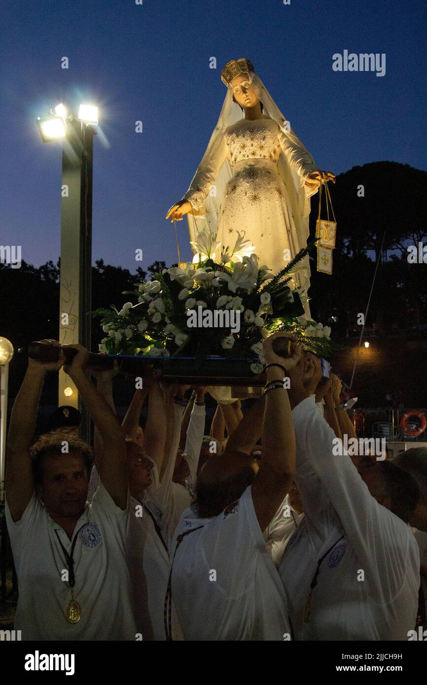 Roma fiume Tevere ponte Garibaldi processione della Madonna Fiumarola Stockfoto