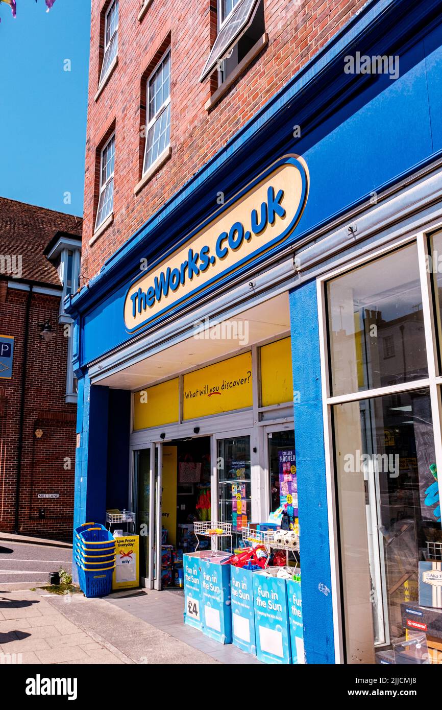 Dorking Surrey Hills London, Großbritannien, Juli 24 2022, The Works Creative Art and Book Shop Stockfoto