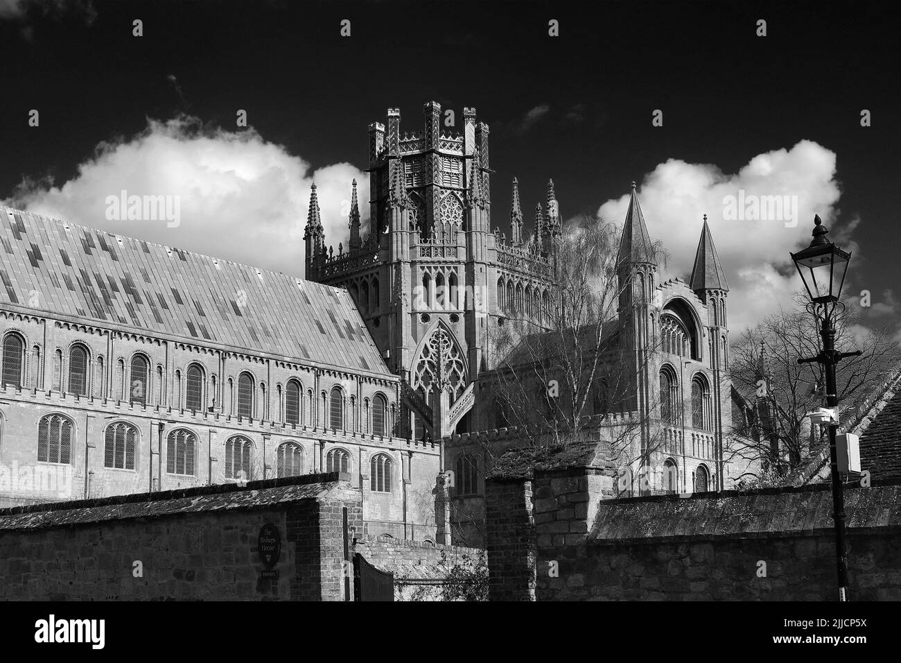 Blick auf die Kathedrale von Ely; Ely City; Cambridgeshire; England; Großbritannien Stockfoto