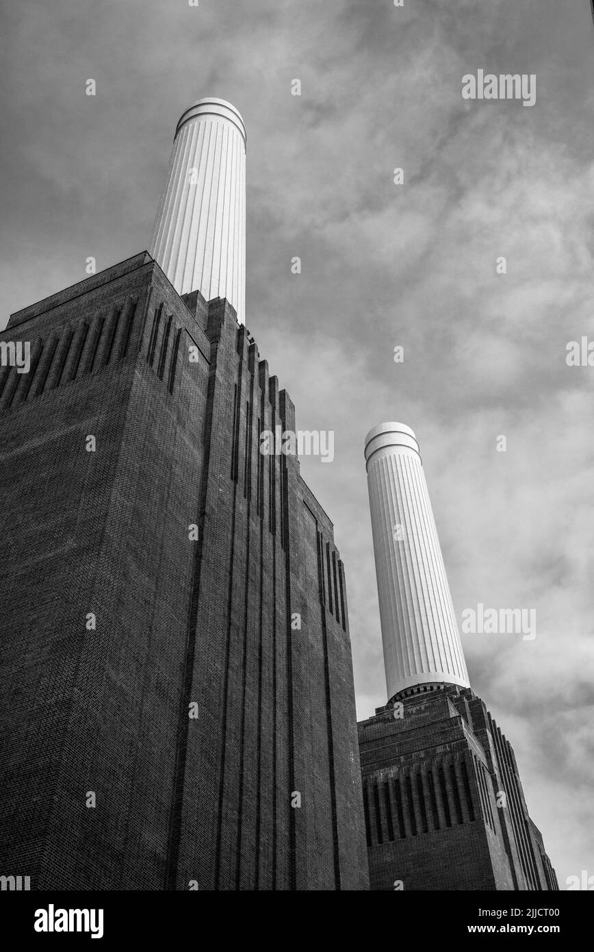 Das Kraftwerk Battersea ist seit seiner Eröffnung im Jahr 1955 eine zentrale Ikone der Londoner Skyline. Wiedereröffnung für die Öffentlichkeit im September 2022 Stockfoto