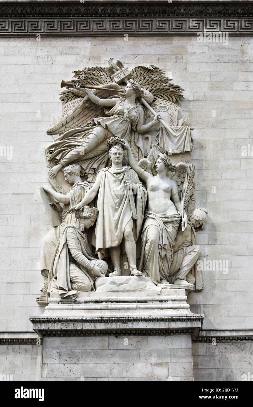Skulptur auf dem Triumphbogen, Paris - Le Triomphe de 1810, von Jean-Pierre Cortot feiert den Vertrag von Schönbrunn. Diese Gruppe zeigt Napoleon Stockfoto