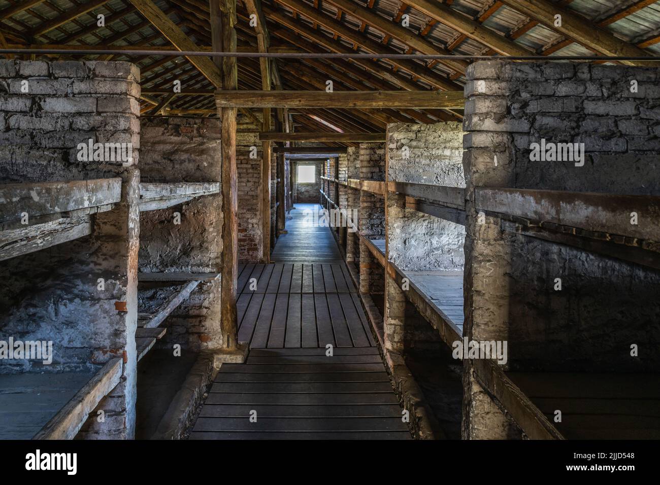 Baracke für Häftlinge im Konzentrationslager Auschwitz-Birkenau. Oswiecim, Polen, 17. Juli 2022 Stockfoto