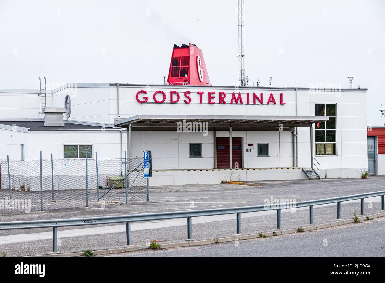 Godsterminal in Visby auf der Insel Gotland in der Ostsee vor Schweden - Ein Frachtterminal, kein Tor zum Himmel. Stockfoto