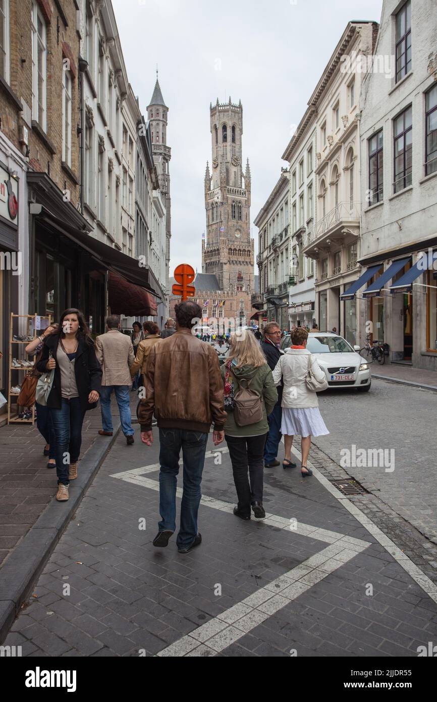 Brügge, Belgien, Straßenszene in der Stadt, Menschen, die den historischen Teil der Stadt besichtigen Stockfoto