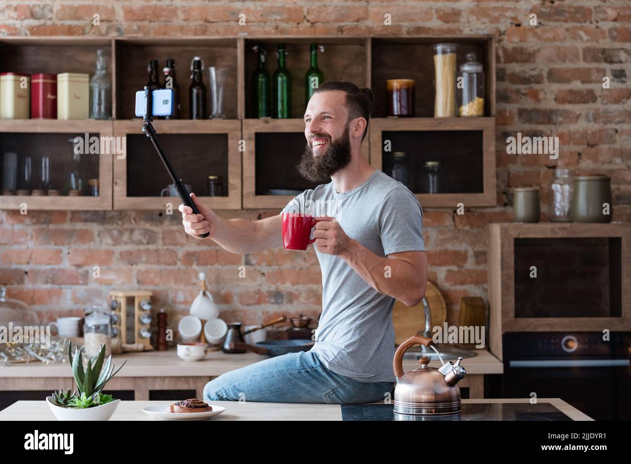 Technologie Foto Video Telefon Selfie Mann Küche Stockfoto