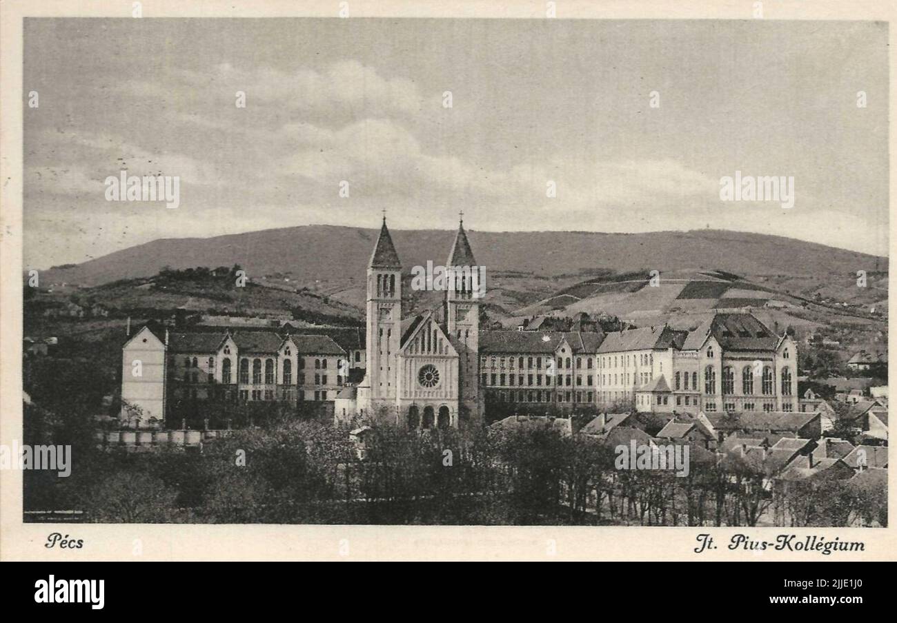 Jt. Pius College. Postkarten aus dem Jahr 1930s. Seit Januar 1966 sammelt die Ortsgeschichtliche Sammlung der Bibliothek Csorba Gyz Könyvtár Fotos und Postkarten aus dem Kreis Baranya. Nach den am 1.. Februar 2016 aktualisierten Daten besteht die Sammlung aus 11.565 Exemplaren. Als Ergebnis des 2012 gestarteten Digitalisierungsprojekts umfasst die Sammlung rund 59.000 schwarz-weiß- und farbige Datensätze unterschiedlicher Größen und Typen, die über den elektronischen Katalog recherchierbar sind. Stockfoto