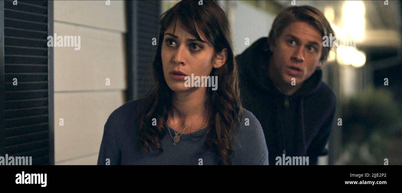 LIZZY CAPLAN, Charlie Hunnam, 3 2 1 2 3 ... FRANKIE gehen BOOM, 2012 Stockfoto