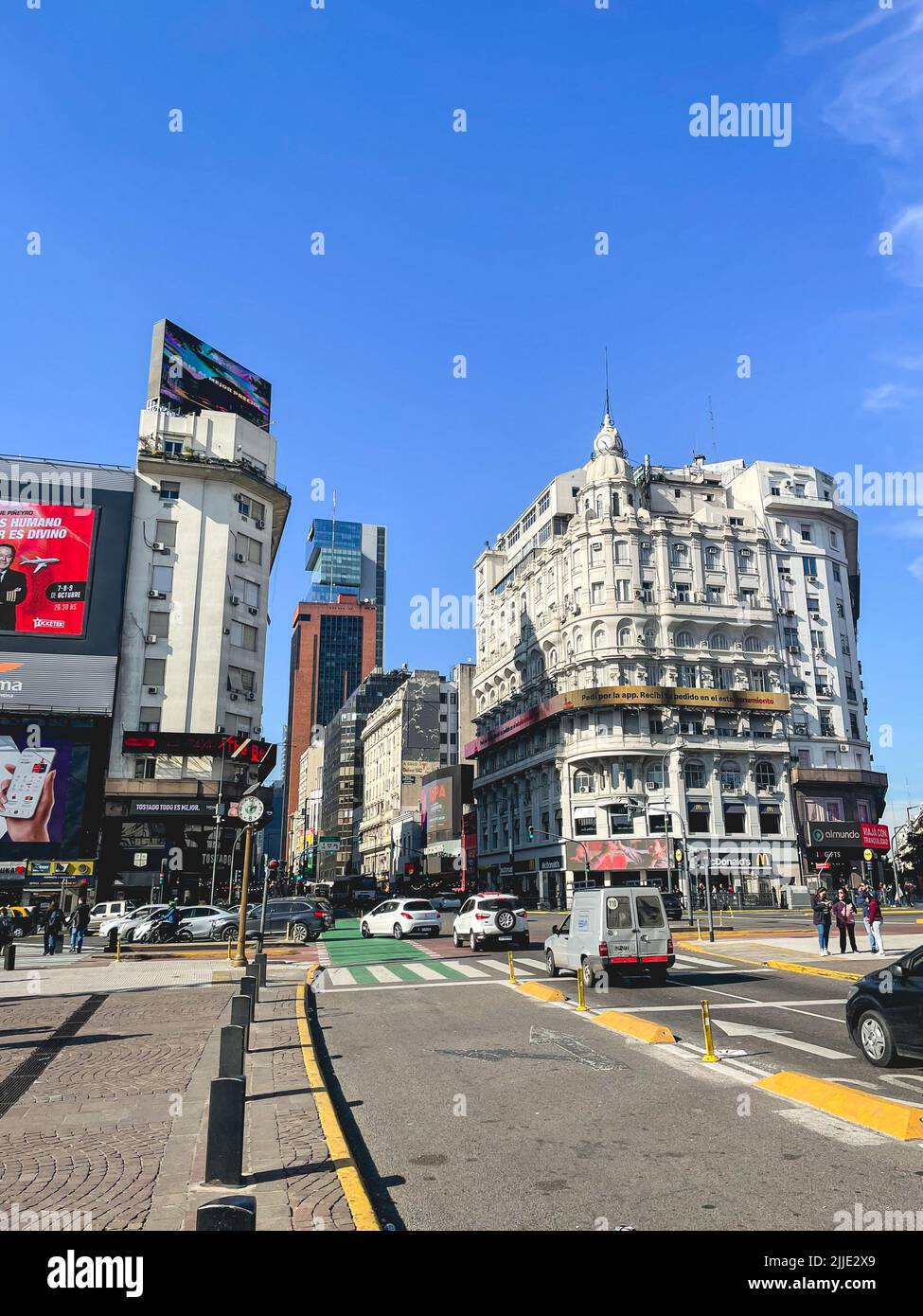 9 de Julio avenid, berühmte Straße in Buenos Aires Argentinien. Juli 18 2022. Stockfoto