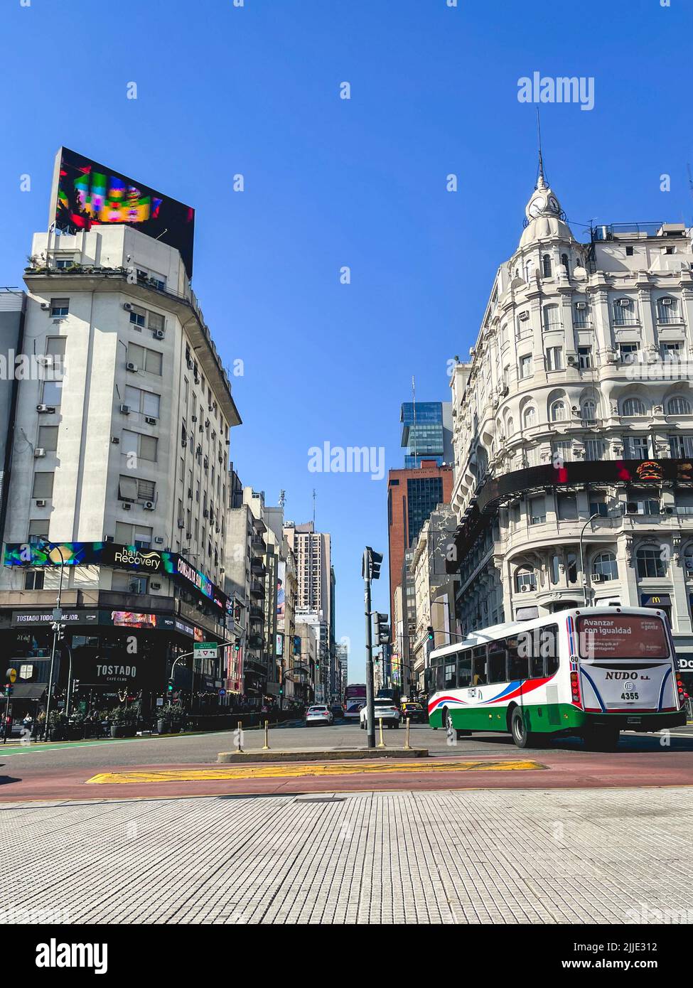9 de Julio avenid, berühmte Straße in Buenos Aires Argentinien. Juli 18 2022. Stockfoto