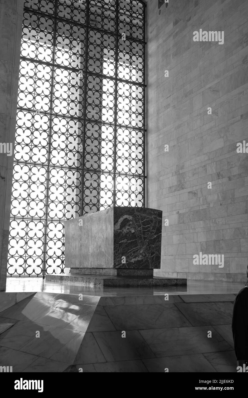 Mausoleum von Atatürk. Monochrome Aufnahme von Anitkabir in Ankara. 10.. november Gedenktag von Atatürk oder 10 kasim Konzept vertikale Foto. Stockfoto