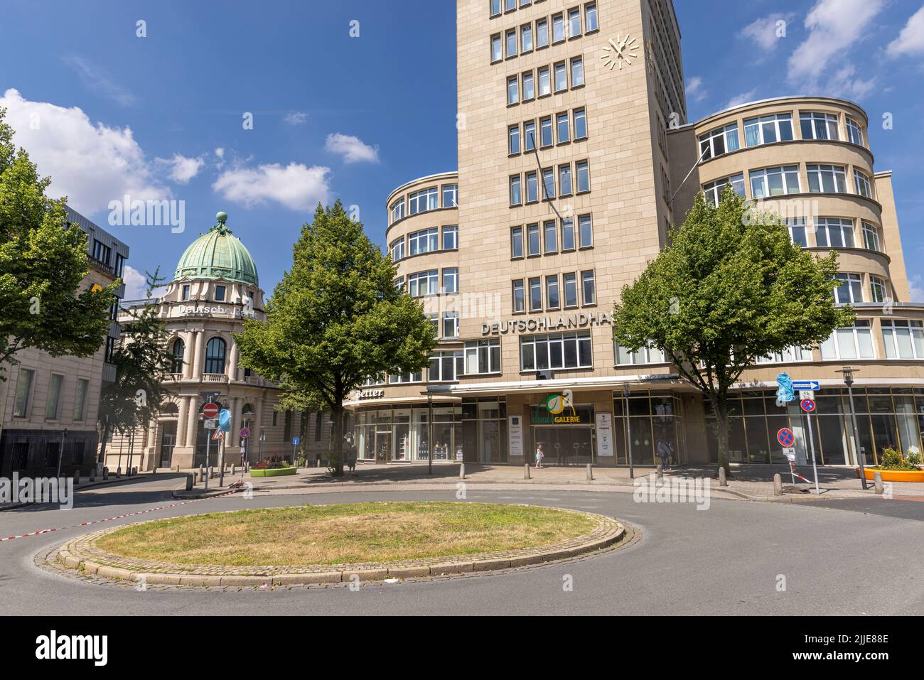 Lebendige Architektur von Essen, Deutschland, an einem hellen Sommertag Stockfoto
