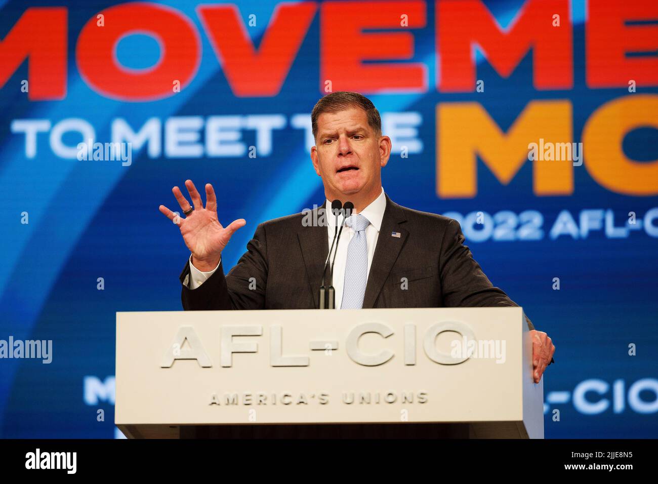 Philadelphia, Vereinigte Staaten von Amerika. 13. Juni 2022. Der US-Arbeitsminister Marty Walsh hält eine Rede auf der AFL-CIO-Verfassungskonvention von 29., die am 13. Juni 2022 in Philadelphia, Pennsylvania, stattfand. Quelle: Shawn T Moore/Dept of Labor/Alamy Live News Stockfoto