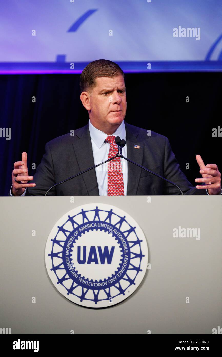 National Harbor, Vereinigte Staaten von Amerika. 16. Mai 2022. Der US-Arbeitsminister Marty Walsh hält am 16. Mai 2022 in National Harbor, Maryland, eine Rede beim Nationalen Aktionsprogramm der GAP 2022 der UAW. Quelle: Shawn T Moore/Dept of Labor/Alamy Live News Stockfoto