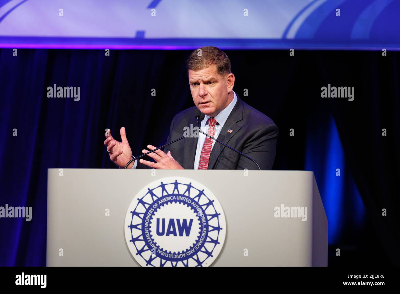 National Harbor, Vereinigte Staaten von Amerika. 16. Mai 2022. Der US-Arbeitsminister Marty Walsh hält am 16. Mai 2022 in National Harbor, Maryland, eine Rede beim Nationalen Aktionsprogramm der GAP 2022 der UAW. Quelle: Shawn T Moore/Dept of Labor/Alamy Live News Stockfoto