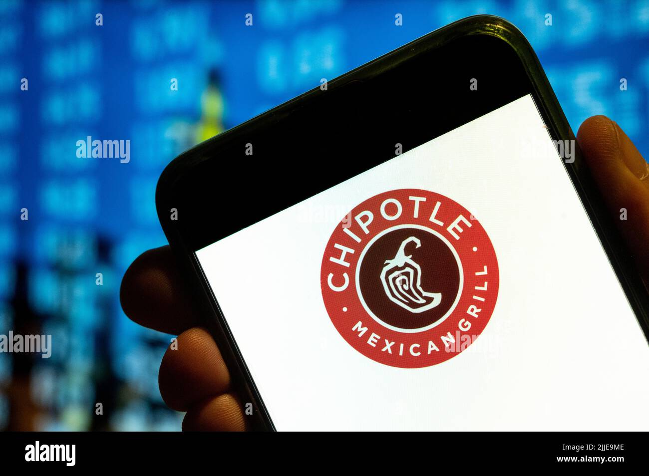 China. 25.. Juli 2022. In dieser Abbildung wird das Logo der amerikanischen Fast-Food-Restaurantkette Chipotle Mexican Grill auf einem Smartphone-Bildschirm angezeigt. (Foto von Budrul Chukrut/SOPA Images/Sipa USA) Quelle: SIPA USA/Alamy Live News Stockfoto