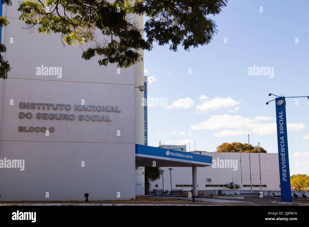 Brasília, Federal District, Brasilien – 23. Juli 2022: Fassade des Hauptgebäudes des INSS. Nationales Institut für soziale Sicherheit. Stockfoto