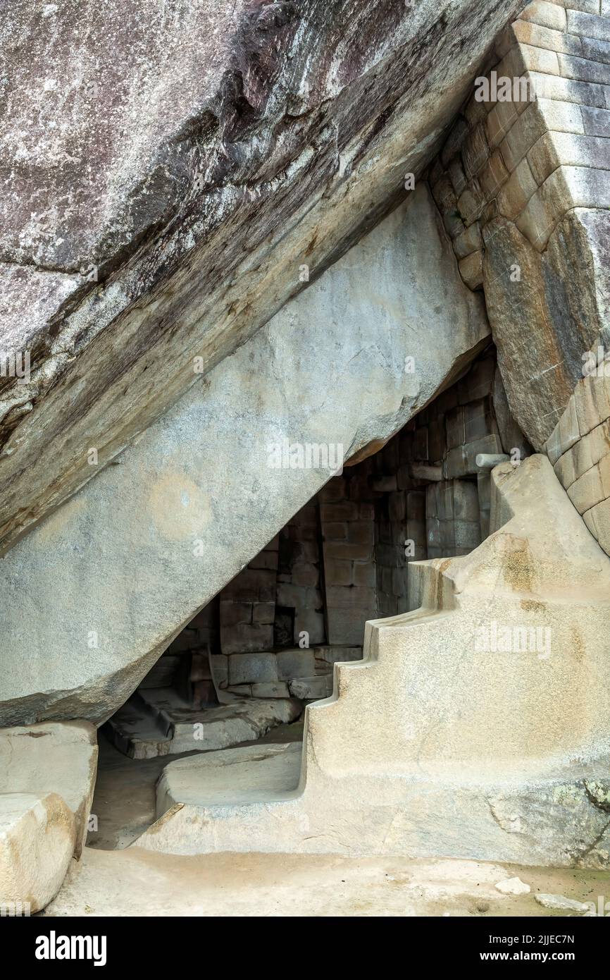 Geschnitzte Stufen unter dem Tempel der Sonne, Machu Picchu Inka Ruinen, in der Nähe von Aguas Calientes, aka Machu Picchu Pueblo, Cusco, Peru Stockfoto