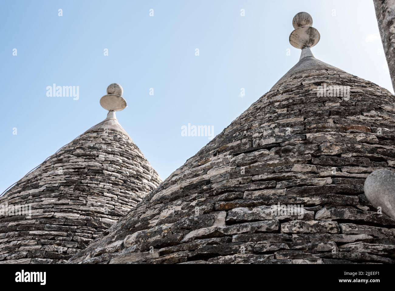 Typisches gefaltetes Steindach eines Trullo in Alberobello, Italien Stockfoto