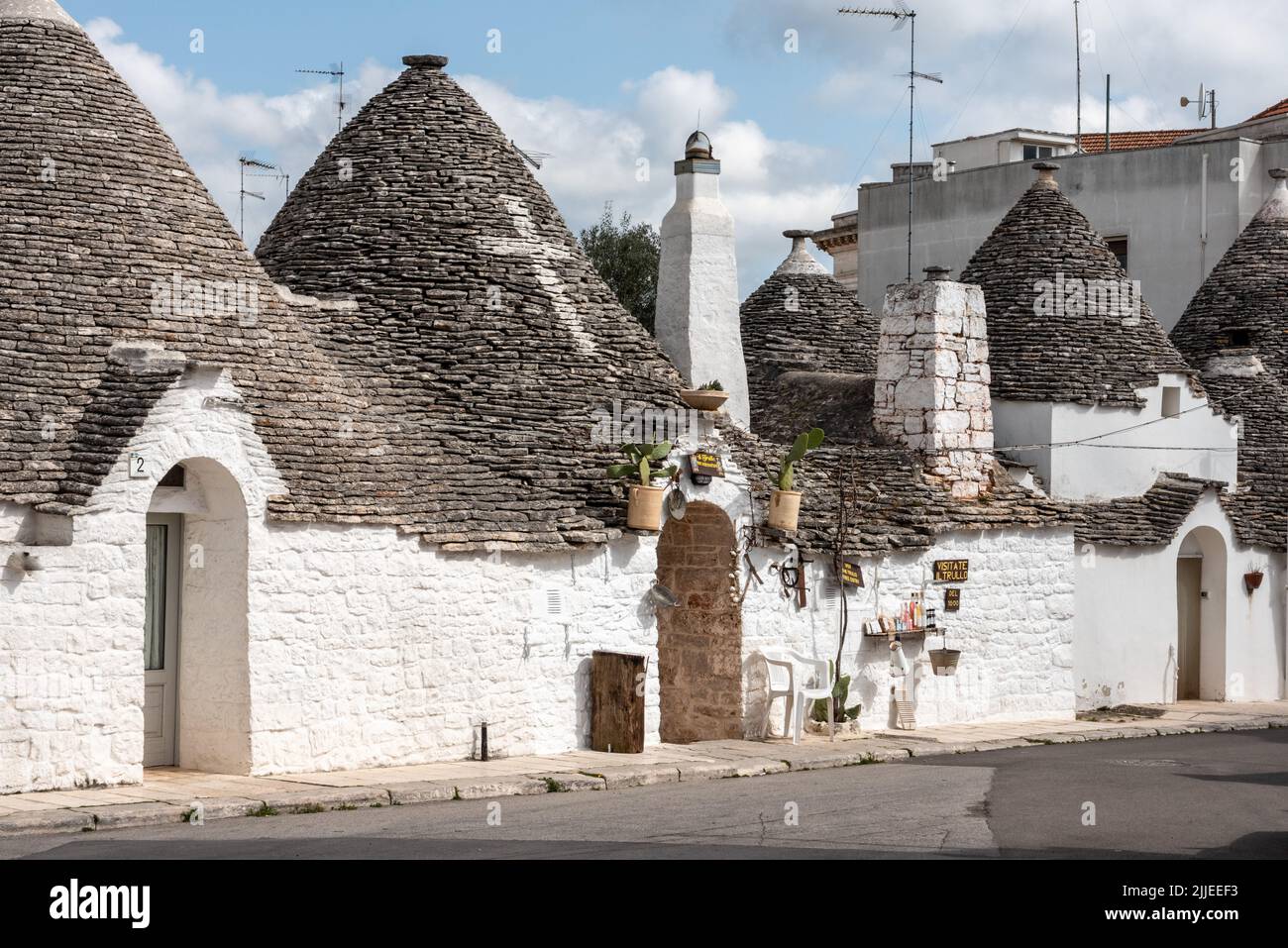 Berühmter Trullo Sovrano in Alberobello, Süditalien Stockfoto