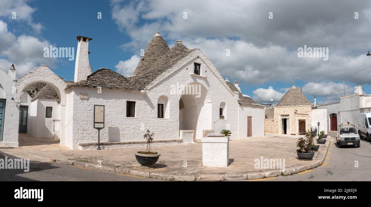Berühmter Trullo Sovrano in Alberobello, Süditalien Stockfoto