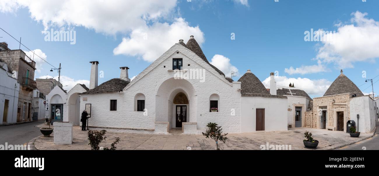 Berühmter Trullo Sovrano in Alberobello, Süditalien Stockfoto