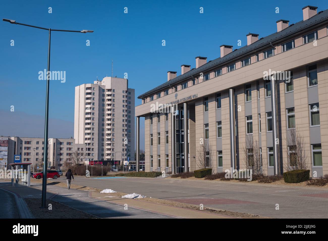 Gebäude des Bezirksgerichts und der Bezirksanwaltschaft in Stalowa Wola, Woiwodschaft Subkarpaten im Südosten Polens Stockfoto