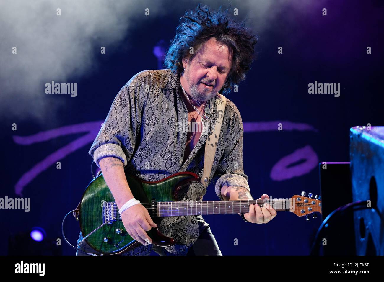 Verona, Italien. 25.. Juli 2022. Die amerikanische Rockband Toto tritt während ihrer Live-Tournee in der Arena di Verona auf. Stockfoto