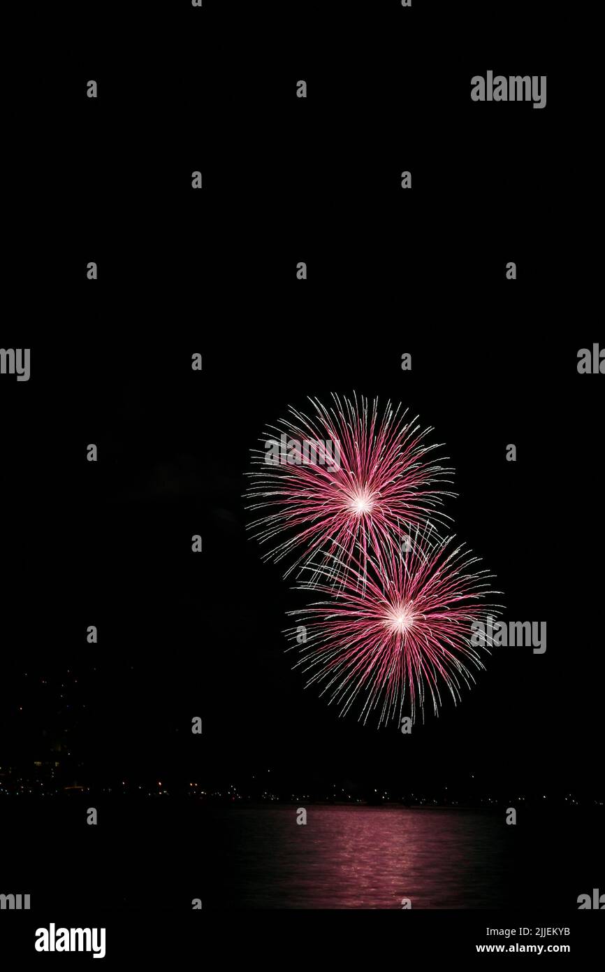 Feuerwerk über Couer d' Alene Lake, ID Stockfoto