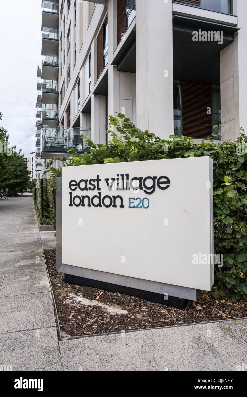 East Village London E20 Straßenschild, im ehemaligen 2012 Athletes Village, Stratford, Newham, East London - E20 Beschilderung. Stockfoto