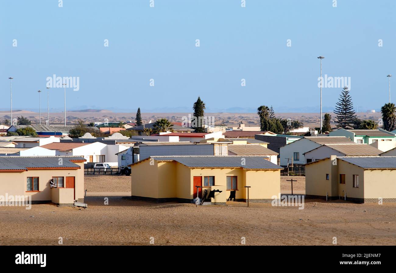 Siedlung in der Nähe von Swakopmund, modern gebaute Häuser der afrikanischen Ureinwohner, Namibia, Swakopmund Stockfoto