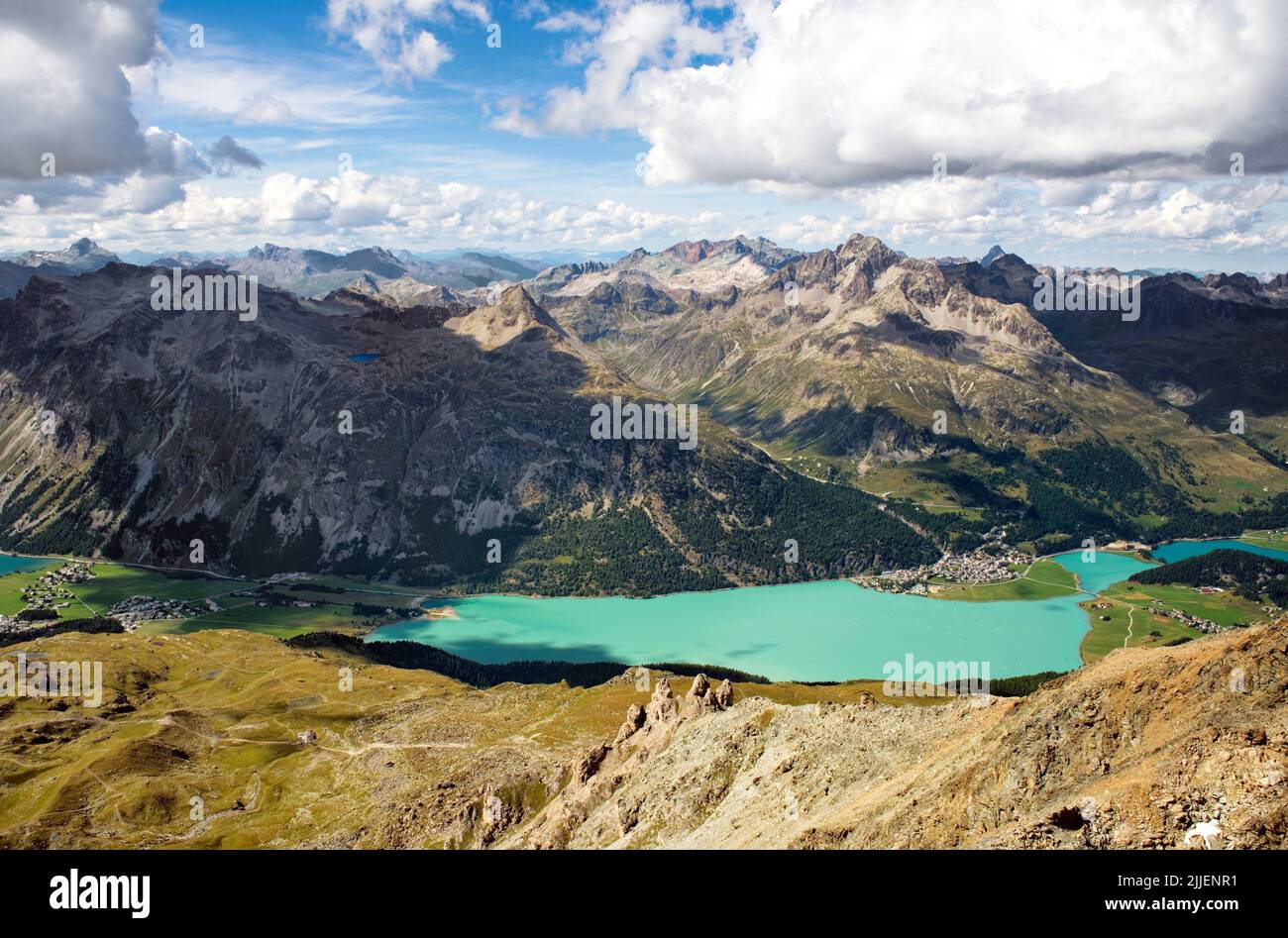 Blick von Corvatsch auf die Oberengadiner Seen, Sils-Maria und Silvaplana, Schweiz, Graubünden, Oberengadin Stockfoto