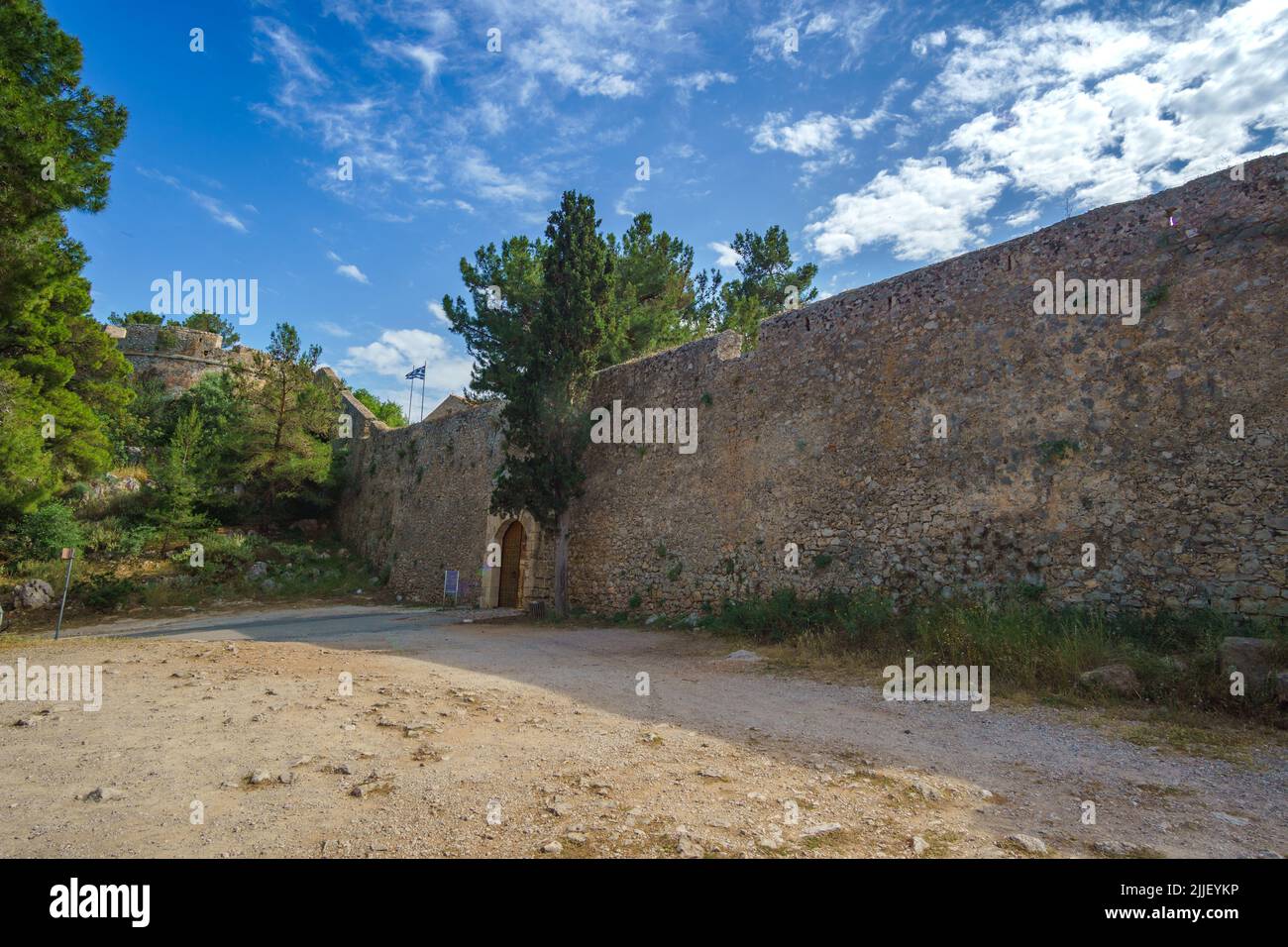 Blick von der Burg von Pylos. Es ist eine der am besten erhaltenen Burgen in Griechenland. New Navarino oder Niokastro, in der Nähe des Eingangs des Hafens von Stockfoto