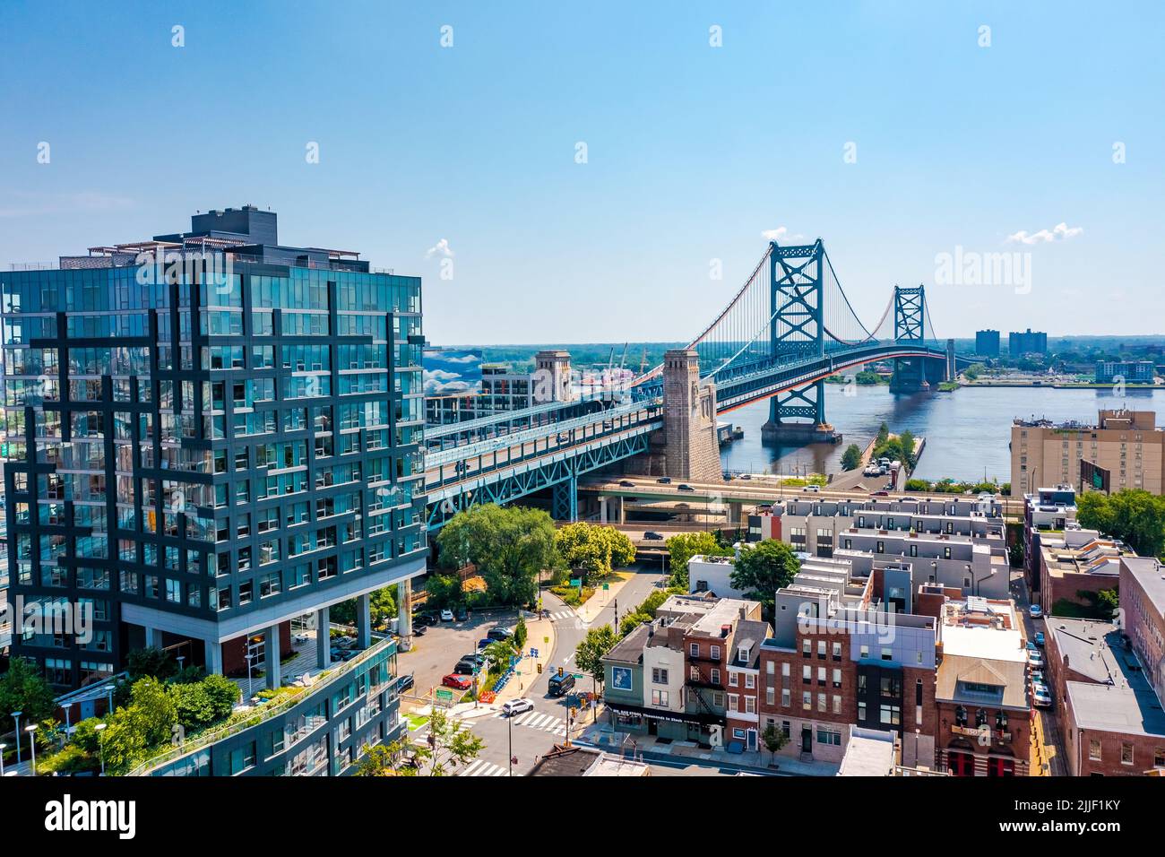 Luftaufnahme von Philadelphia mit Blick auf die Ben Franklin Bridge Stockfoto