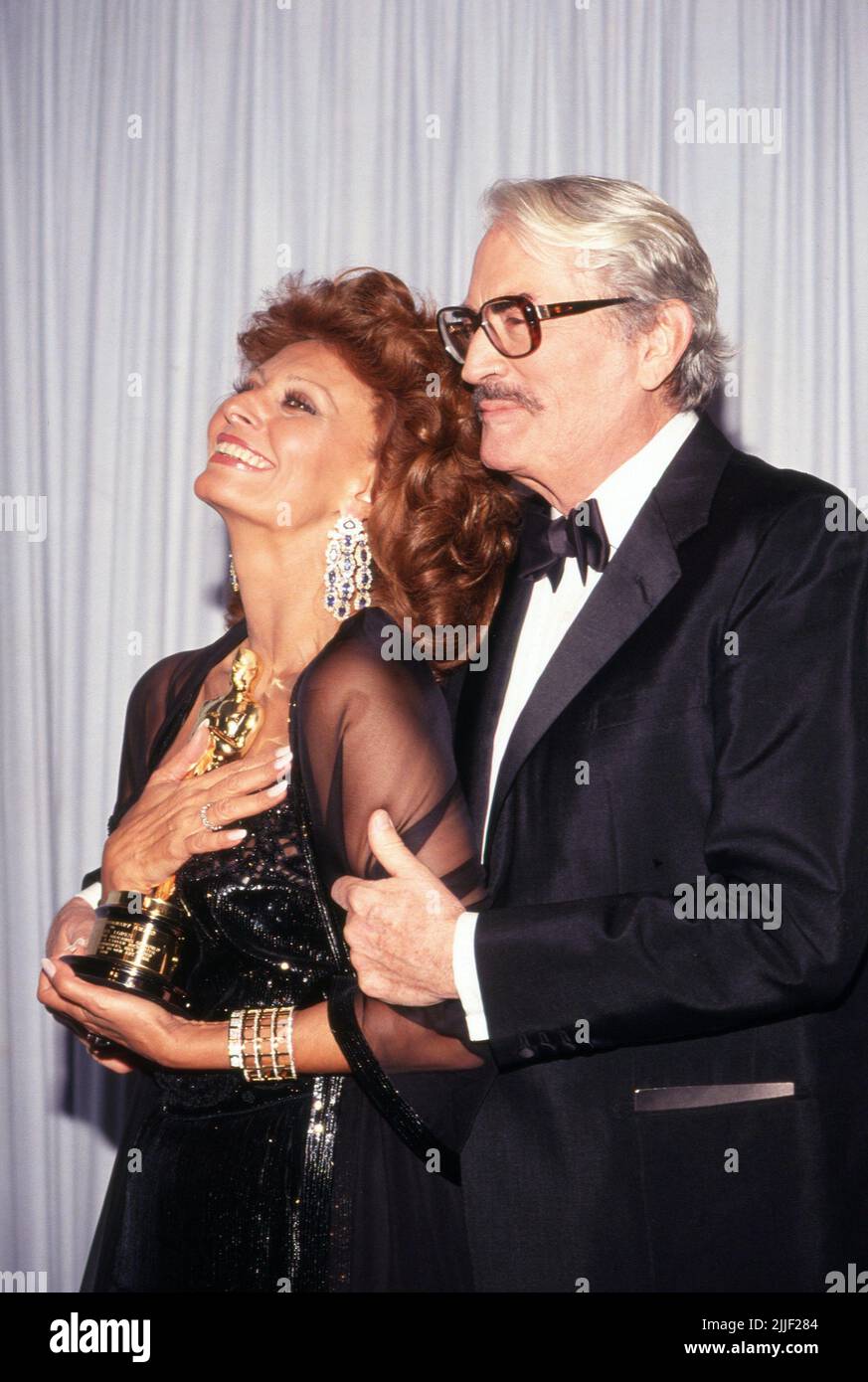 Sophia Loren und Gregory Peck bei der Verleihung der Academy Awards 63 ...