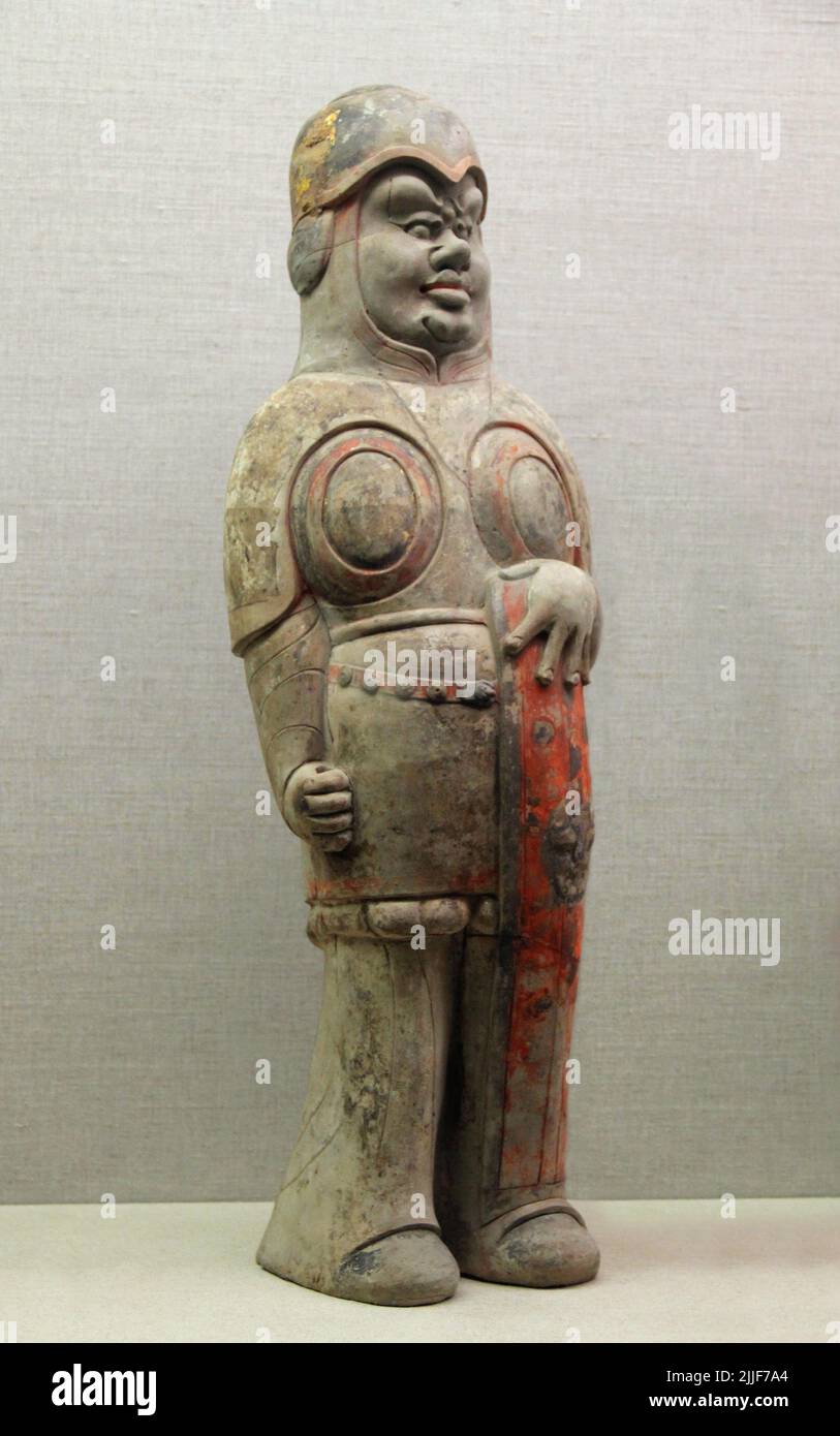 China: Wächter des Grabes der nördlichen Qi-Dynastie, Grab von Lou Rui, Shanxi Provincial Museum, Taiyuan, 570 u.Z. Das nördliche Qi, auch bekannt als Qi, später Qi oder Gao Qi, war während der nördlichen und südlichen Dynastien eine imperiale nördliche Dynastie. Gegründet von Kaiser Wenxuan (Gao Yang) im Jahre 550 u.Z., war das nördliche Qi ein Nachfolgestaat der östlichen Wei Dynastie. Von den drei Hauptstaaten Chinas zu dieser Zeit (die anderen waren die Nördlichen Zhou- und Chen-Dynastien) war das Nördliche Qi ursprünglich das stärkste, aber es wurde von Gewalt, Korruption und inkompetenten Kaisern geplagt und bald von den erobert Stockfoto