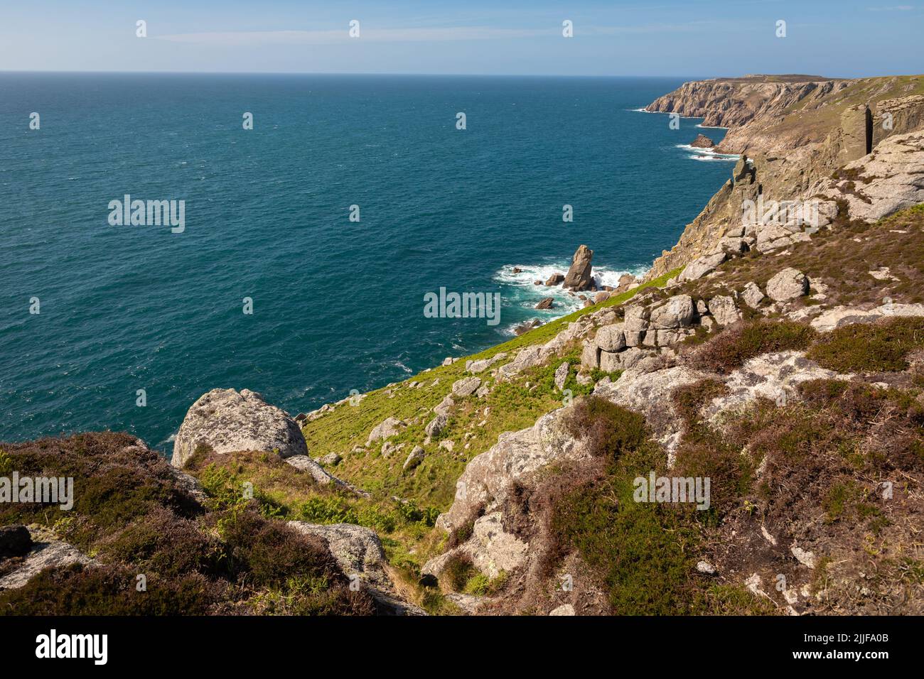 Wunderschöne Landschaft auf der Westseite der Küste von Lundys. Stockfoto