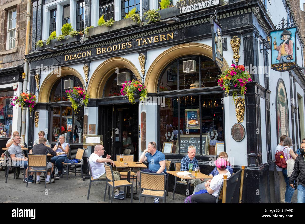 Deacon Brodies Taverne auf dem lawnmarket Royal Mile Edinburgh, benannt nach William Brodie, einem Ratsmitglied, Schlosser und Hausbrecher aus dem 18.. Jahrhundert, Edinburgh Stockfoto