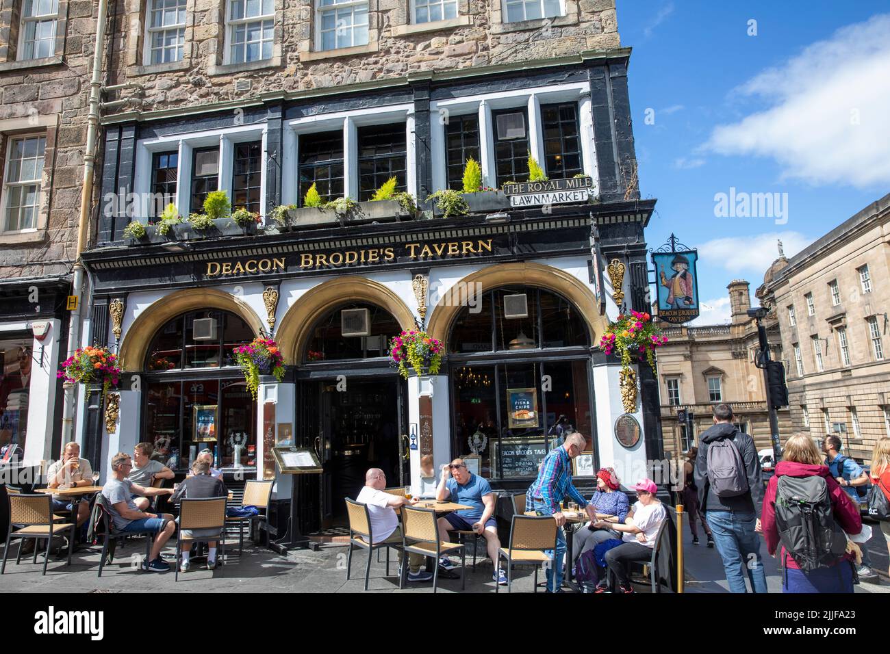 Deacon Brodie's Taverne auf dem lawnmarket Royal Mile Edinburgh, benannt nach William Brodie, einem Ratsmitglied, Schlosser und Hausbrecher aus dem 18.. Jahrhundert, Edinburgh Stockfoto