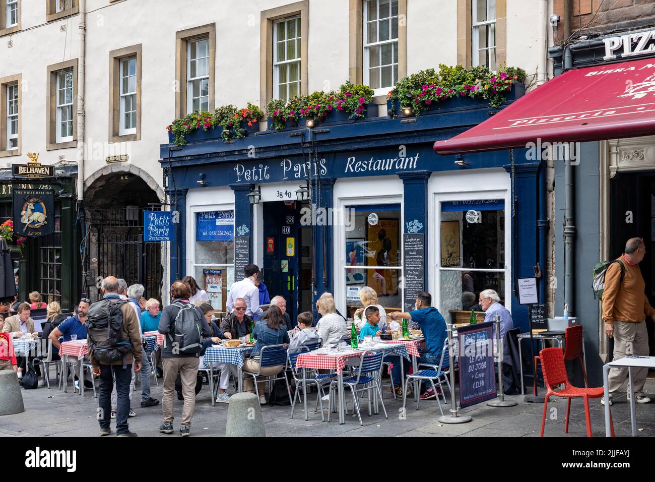 Französisches Restaurant, Petit Paris, in grassmarket, altstadt von edinburgh, Sommer 2022, Schottland, Großbritannien Stockfoto