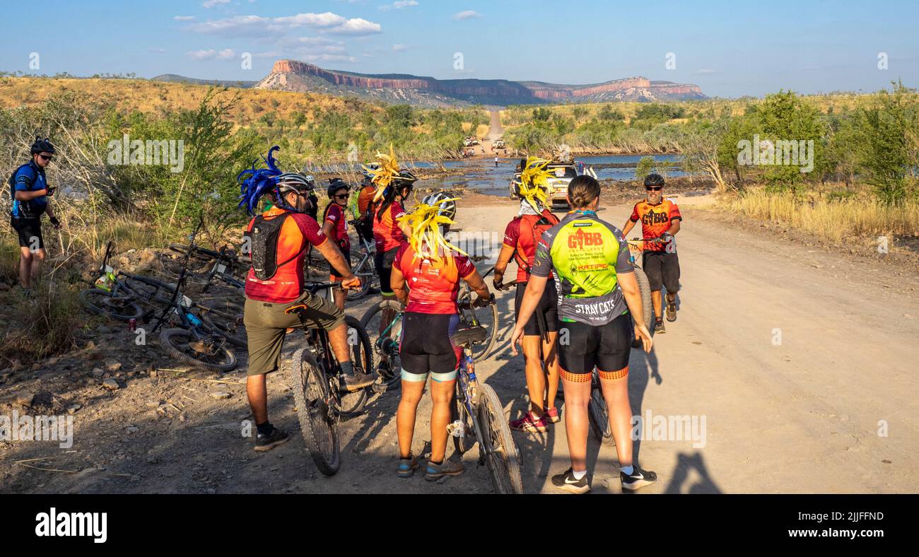 Gibb Challenge 2022 Charity-Radtour entlang der Gibb River Road über den Pentecost River Kimberley Western Australia Stockfoto