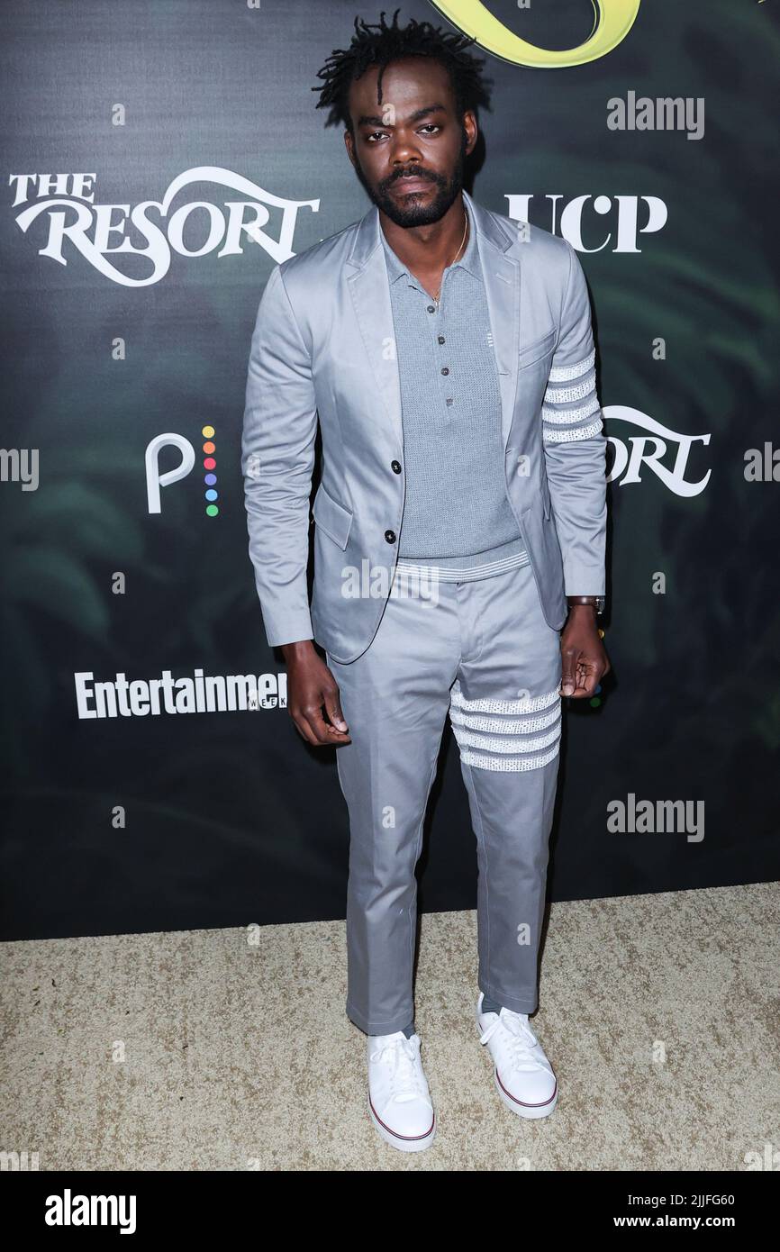 Hollywood, Usa. 25.. Juli 2022. HOLLYWOOD, LOS ANGELES, KALIFORNIEN, USA - 25. JULI: Der amerikanische Schauspieler William Jackson Harper kommt bei der Premiere von Los Angeles für die Originalserie „The Resort“ von Pfacock, UCP und Entertainment Weekly, die am 25. Juli 2022 im Hollywood Roosevelt Hotel in Hollywood, Los Angeles, Kalifornien, USA, stattfand. (Foto von Xavier Collin/Image Press Agency) Quelle: Image Press Agency/Alamy Live News Stockfoto