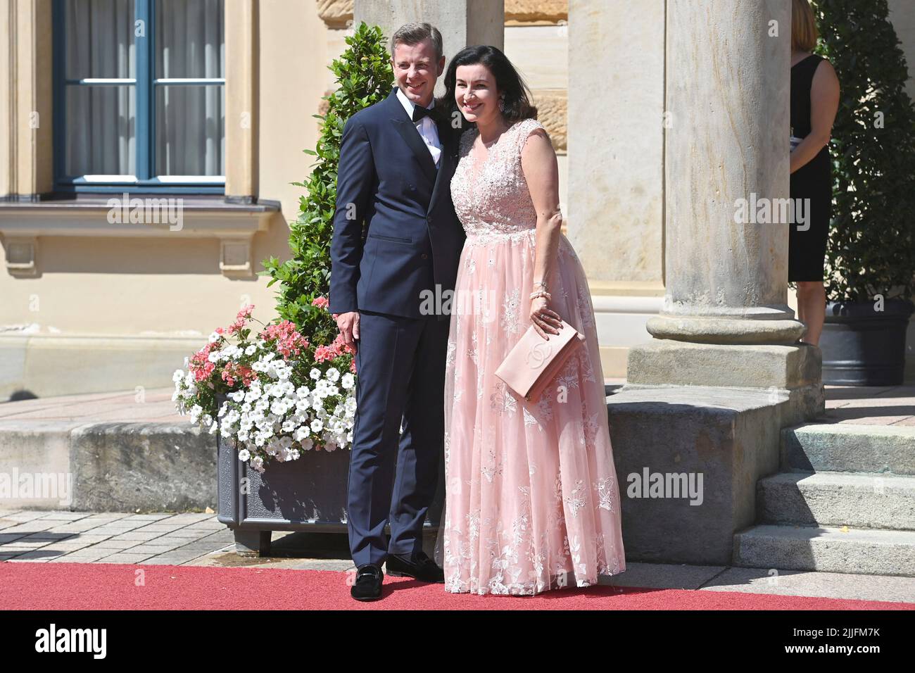 Bayreuth, Deutschland. 25.. Juli 2022. Dorothee BAER (CSU) mit Ehemann Oliver. Eröffnung der Bayreuther Richard Wagner Festspiele 2022. Roter Teppich am 25.. Juli 2022. Green Hill, ? Kredit: dpa/Alamy Live Nachrichten Stockfoto