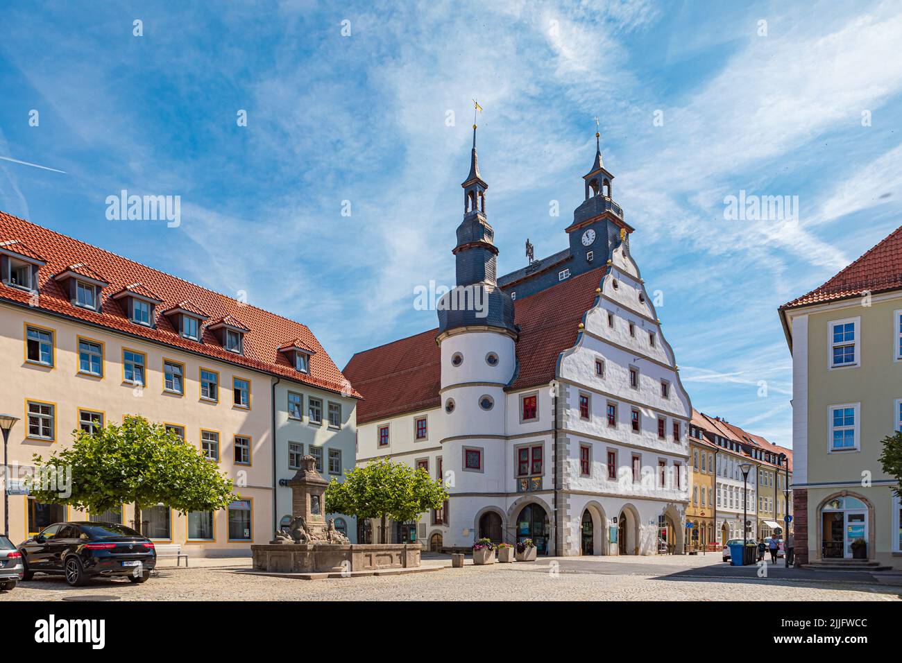 HILDBURGHAUSEN, THÜRINGEN, DEUTSCHLAND - CIRCA JULI 2022: Das Rathaus der Stadt Hildburghausen, Deutschland. Stockfoto